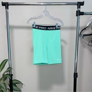 NWT Turquoise Blue Green Nike Pro High Rise 7” Shorts